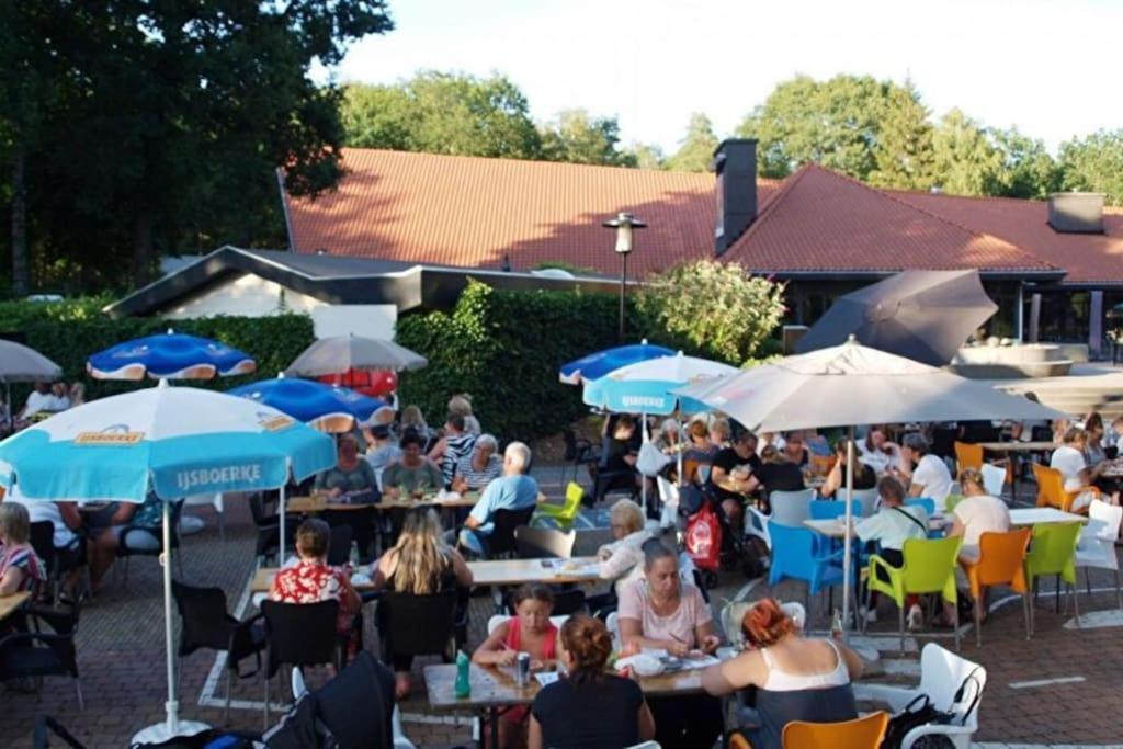 Te Huur: Leuke 4-Persoons Stacaravan Op Top Locatie! Hoenderloo Buitenkant foto